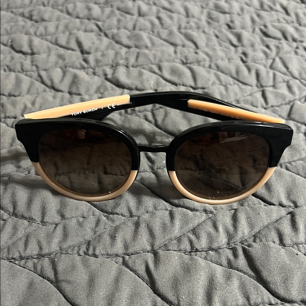 Tory Burch Black and Cream Sunglasses